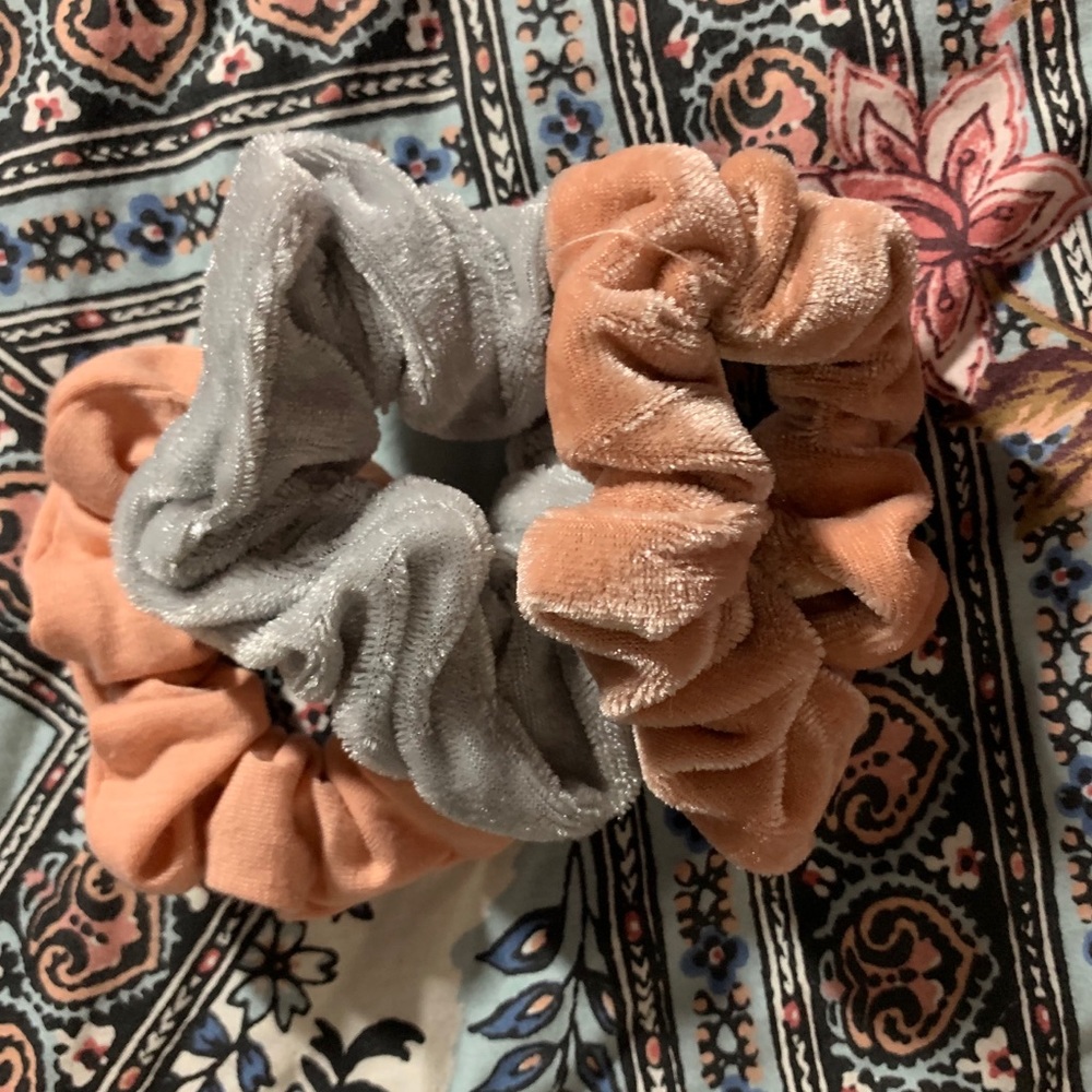 Scrunchie Set - Picture 4 of 4